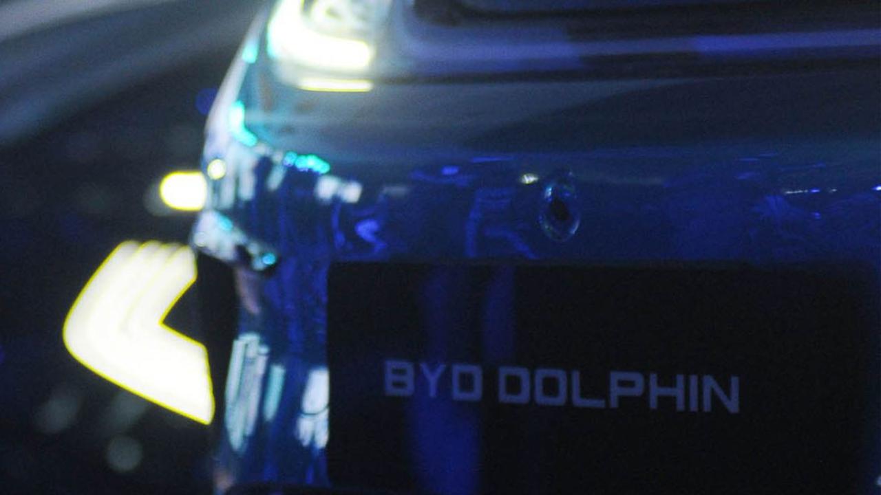 Dalam momen ini, BYD langsung 'ngegas' dengan memperkenalkan tiga model ramah lingkungannya sekaligus, yakni Dolphin, Atto 3, dan Seal.