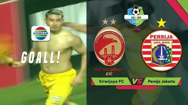 Esteban Vizcarra mencetak gol berkat tak sempurnanya bola yang dibuang Maman Abdurrahman saat Sriwijaya hadapi Persija Jakarta.