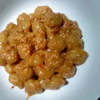 Buat kamu yang doyan ngemil malam-malam, coba bikin cilok deh. (Foto: catatansanti.files.wordpress.com)