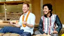 Pangeran Harry terlihat bahagia banget ya saat hadir di Kathmandu, Nepal. (Danny Martindale/WireImage)
