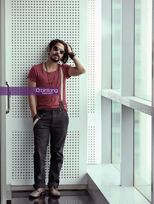 Sebagai kepala keluarga, ia menegaskan bahwa berkeluarga tidak harus kaku. Saling berbagi tugas dan mengerjakan dengan ikhlas. Dan tidak boleh hitung-hitungan. (Bambang E.Ros/Bintang.com)