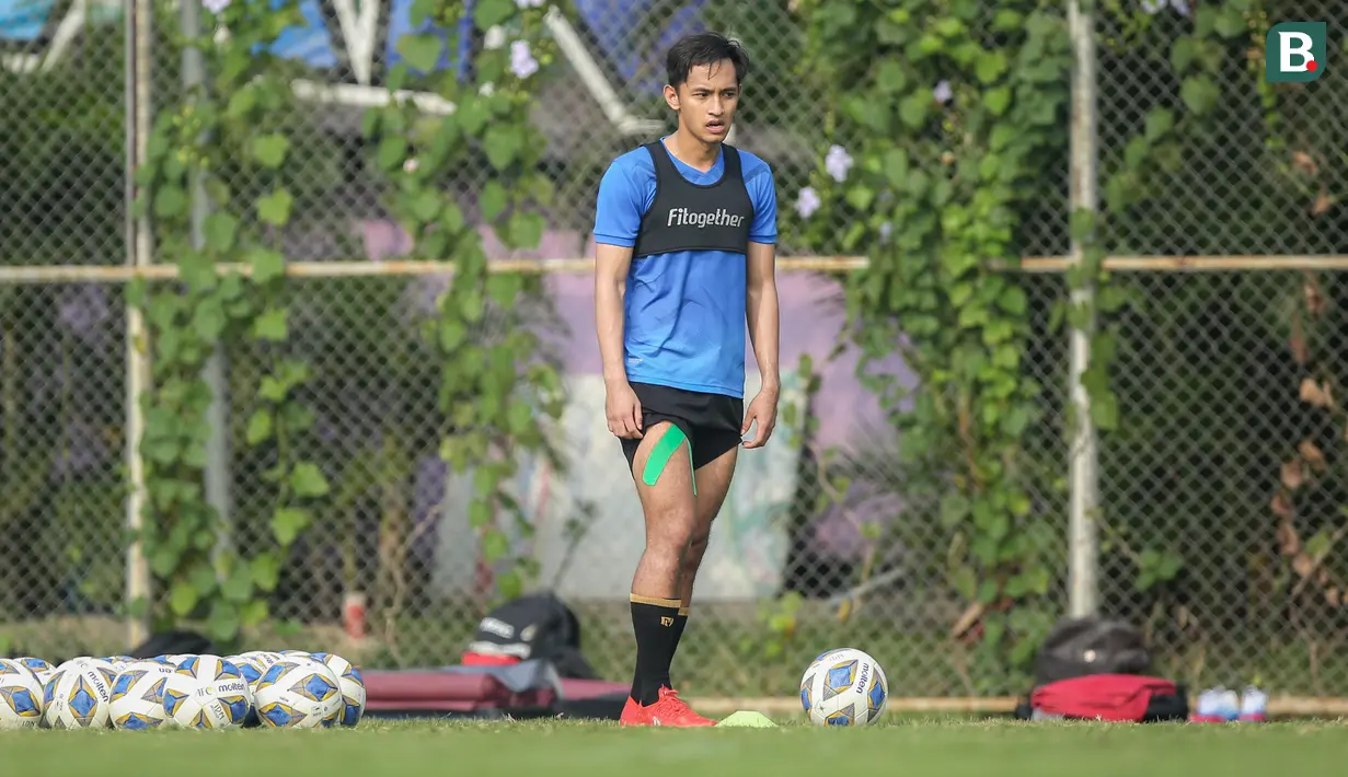 Hanis Saghara Putra merupakan satu dari empat penyerang Timnas Indonesia yang mampu mencetak gol di BRI Liga 1 musim 2021/2022 saat laga Persikabo 1973 melawan Persik Kediri. Hingga pekan ini, ia tercatat telah bermain sebanyak 94 menit. (Bola.com/Bagaskara Lazuardi)