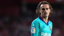 Penyerang Barcelona, Antoine Griezmann terlihat pada laga pekan kelima La Liga melawan Granada di Stadion Nuevo Los Cármenes, Sabtu(21/9/2019). Barcelona secara mengejutkan tumbang dalam lawatannya ke markas tim promosi, Granada 0-2. (JORGE GUERRERO/AFP)