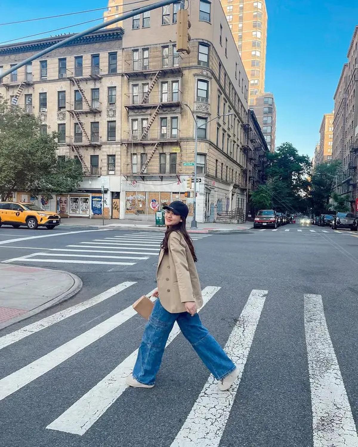 9 Potret Aaliyah Massaid Pakai Jeans,  Pilihan Outfit Stylish untuk Sehari-hari