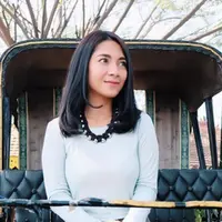 Miqdad mengaku cemburu jika Dinda terlibat adegan mesra dengan lawan mainnya saat berakting.