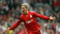 Fernando Torres - Torres mencatatkan masa keemasnya saat bersama Liverpool. Bergabung Liverpool pada 2017, Torres langsung menjadi pencetak gol terbanyak klub di musim pertamanya dan menempatkannya di posisi kelima daftar pencetak gol terbanyak tim di Liga Inggris. (AFP/Paul Ellis)