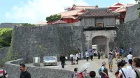 Berkunjung ke Okinawa, jangan lewatkan untuk mampir ke Shurijo Castle.