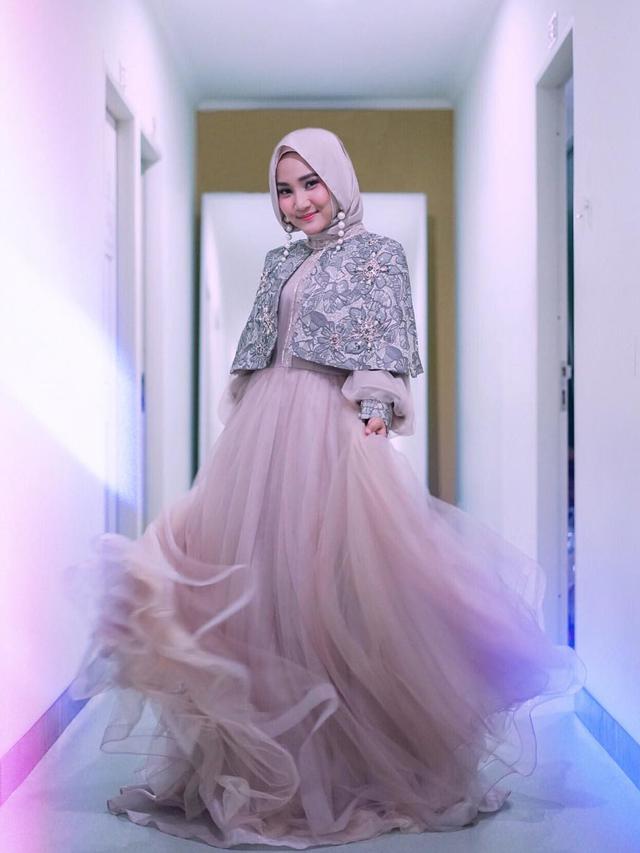 Senangnya Fatin Shidqia Bisa Kondangan Dengan Kekasih Showbiz Liputan6 Com