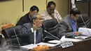 Ketua Komisi II DPR Rambe Kamarulzaman saat mengikuti rapat kerja dengan Kementerian Dalam Negeri di Ruang Rapat Komisi II, Gedung DPR, Senayan, Jakarta, Selasa (23/6/2015). Rapat tersebut persiapan Pilkada Serentak 2015. (Liputan6.com/Herman Zakharia)