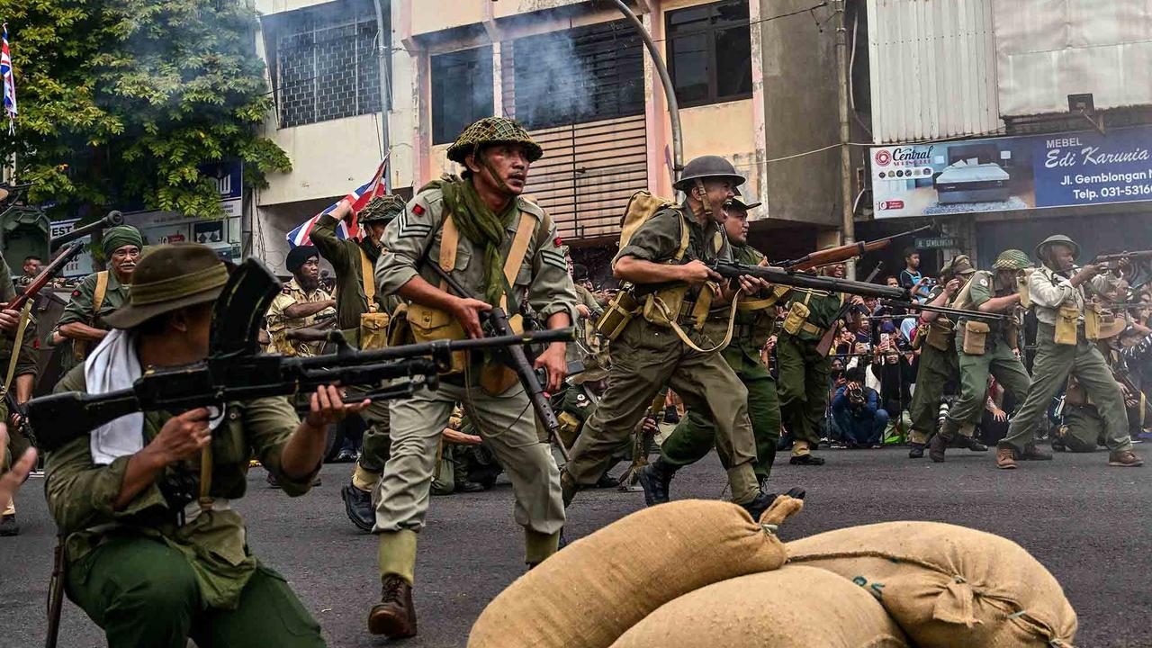 FOTO: Semangat Arek Suroboyo Menyala di Parade Surabaya Juang 2025