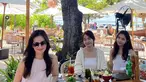 Sidney Azkassyah adalah anak Cut Tari dan mantan suaminya, Johannes Yusuf Subrata, sedangkan Channella Leslie adalah putri Richard Kevin. Meski saudara sambung, keduanya sangat akrab. Terlihat lewat momen liburan mereka di Resort mewah di Nusa Dua, Bali. (Liputan6.com/IG/@cuttaryofficial)