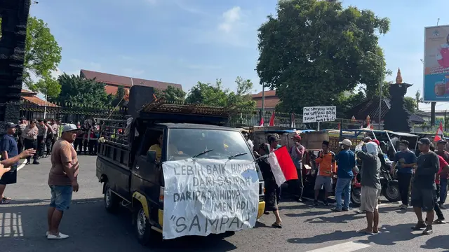 Unjukrasa terkait TPA Tanjungrejo Kudus. (Foto: Liputan6.com/Arief)