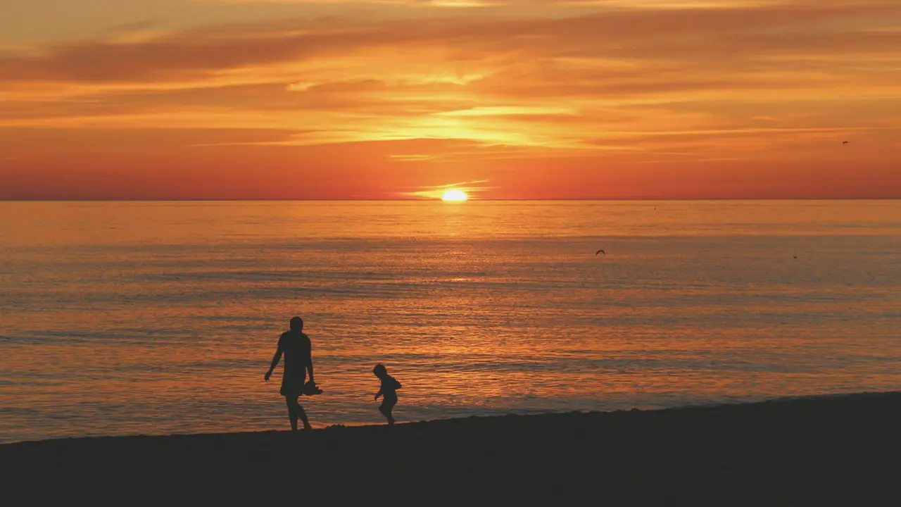 Ilustrasi sunset, matahari tenggelam