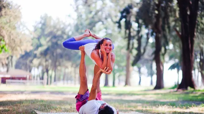 Agar Tak Jatuh, Ini 5 Tips Lakukan Acroyoga Buat Pemula