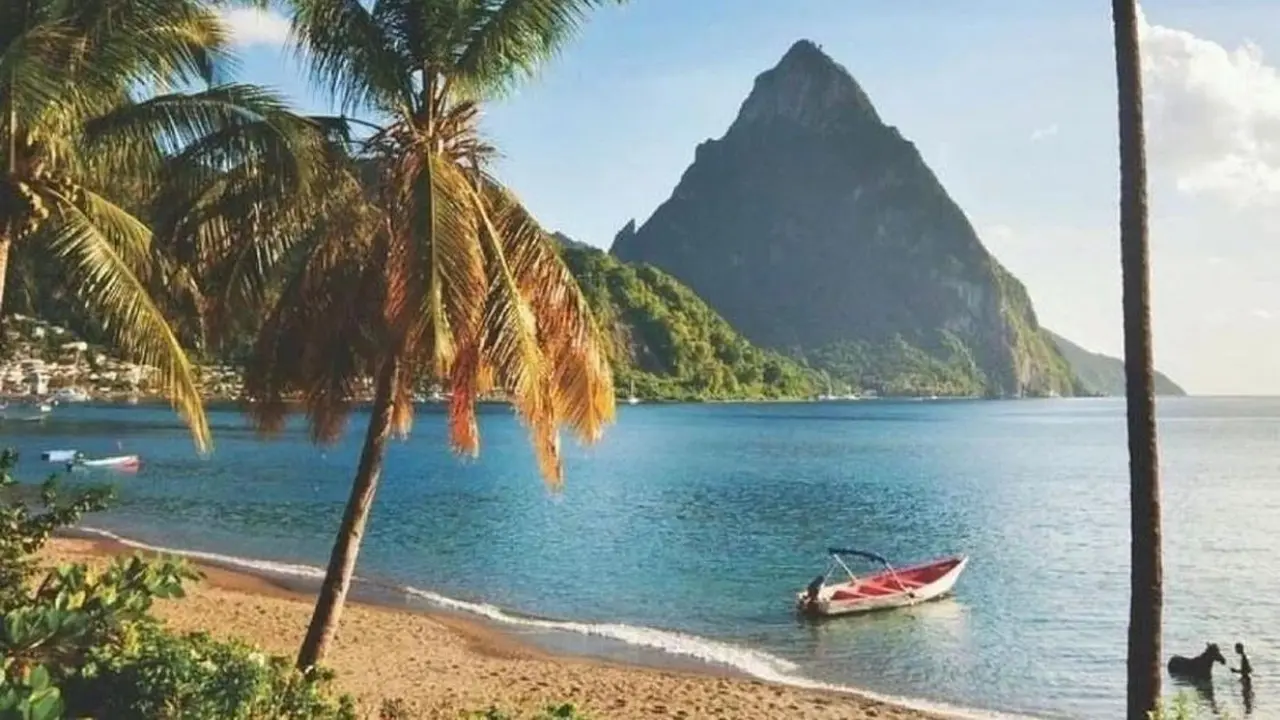 Saint Lucia adalah bagian dari persemakmuran Inggris di Karibia