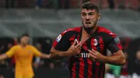 Striker AC Milan, Patrick Cutrone, merayakan gol yang dicetak ke gawang AS Roma.  (AP Photo/Antonio Calanni)