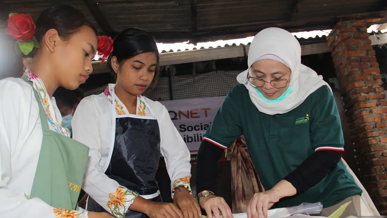 QNET Hadirkan Kegembiraan di Sekolah Darurat Kartini