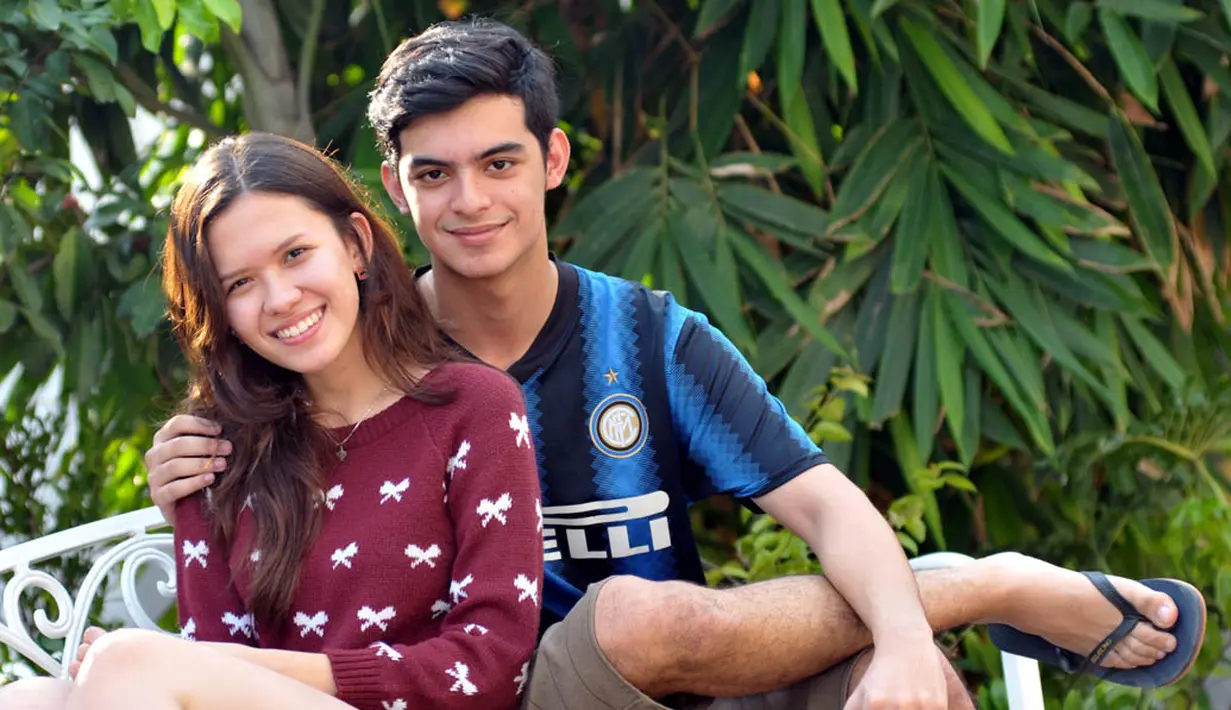 Kedua pemain sinetron Ganteng-Ganteng Serigala, Ciccio Monaserro dan Michelle Joan resmi berpacaran saat ditemui di lokasi syuting GGS, Jakarta, (11/7/14) (Liputan6.com /Panji Diksana)