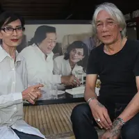 Dua Pendiri Bengkel Teater Rendra, Ken Zuraida dan Iwan  Burnani – Persiapan Pementasan KESAKSIAN RENDRA 7 Tahun Mengenang Seniman  Besar Indonesia 2016 – Foto ist.