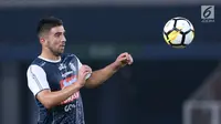 Pelatih Arema Bantah 2 Pemain Asing Akan Dicoret