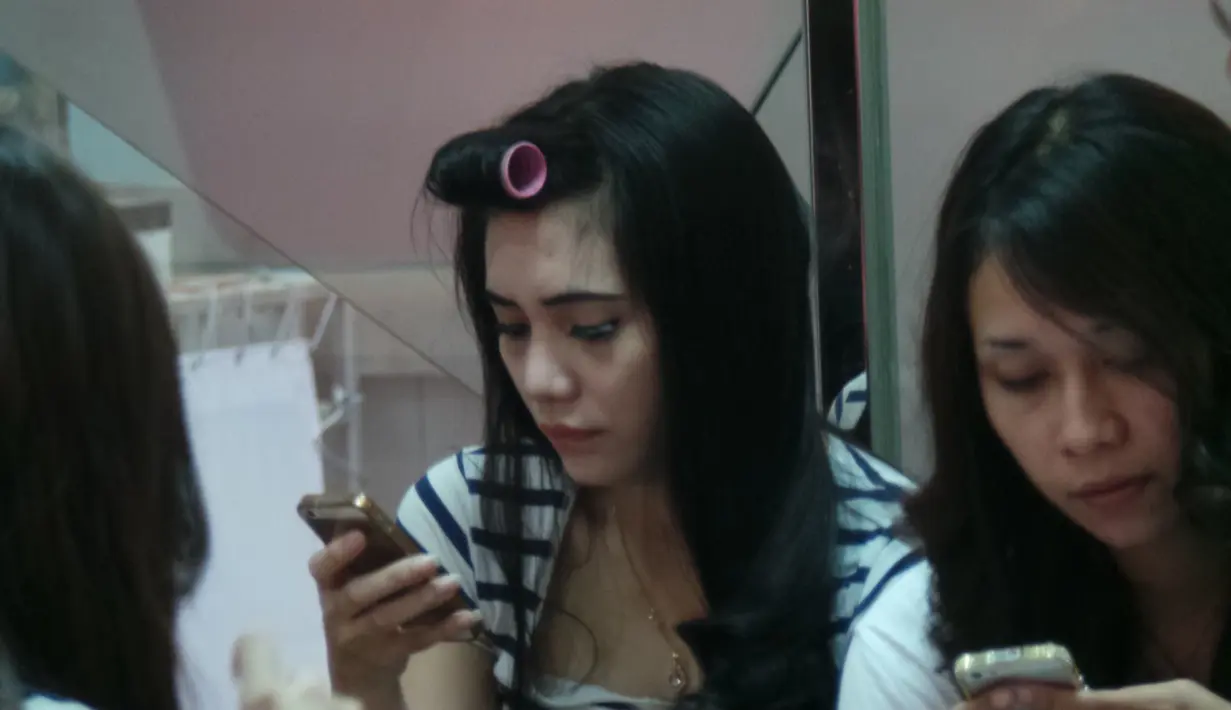 Aksi dara seksi di Indonesia International Motor Show (IIMS) 2014 selalu cerita menarik. (Gesit Prayogi/Liputan6.com)