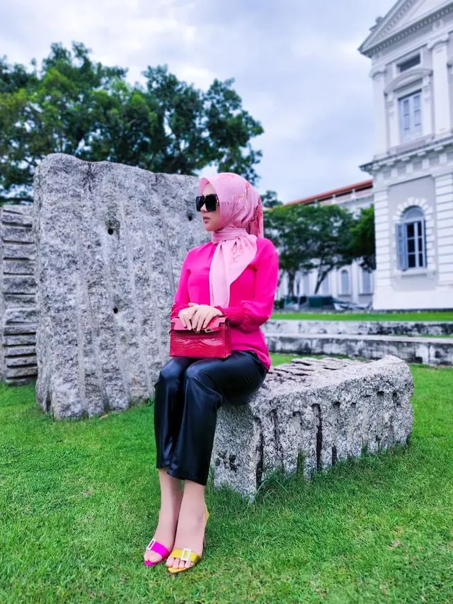 Outfit Celana Lateks Syahrini