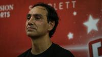 Alessandro Nesta saat konferensi pers laga ekshibisi Star Football Challenges bersama John Terry dan Alessandro Nesta yang berlangsung di Stadion Patriot Candrabhaga, Bekasi, Sabtu (12/11/2022). (Bola.com/Bagaskara Lazuardi)