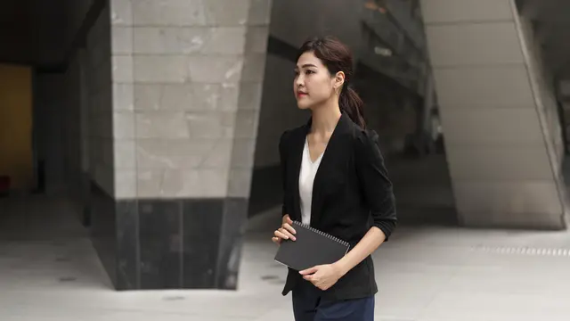 wanita september kerja keras