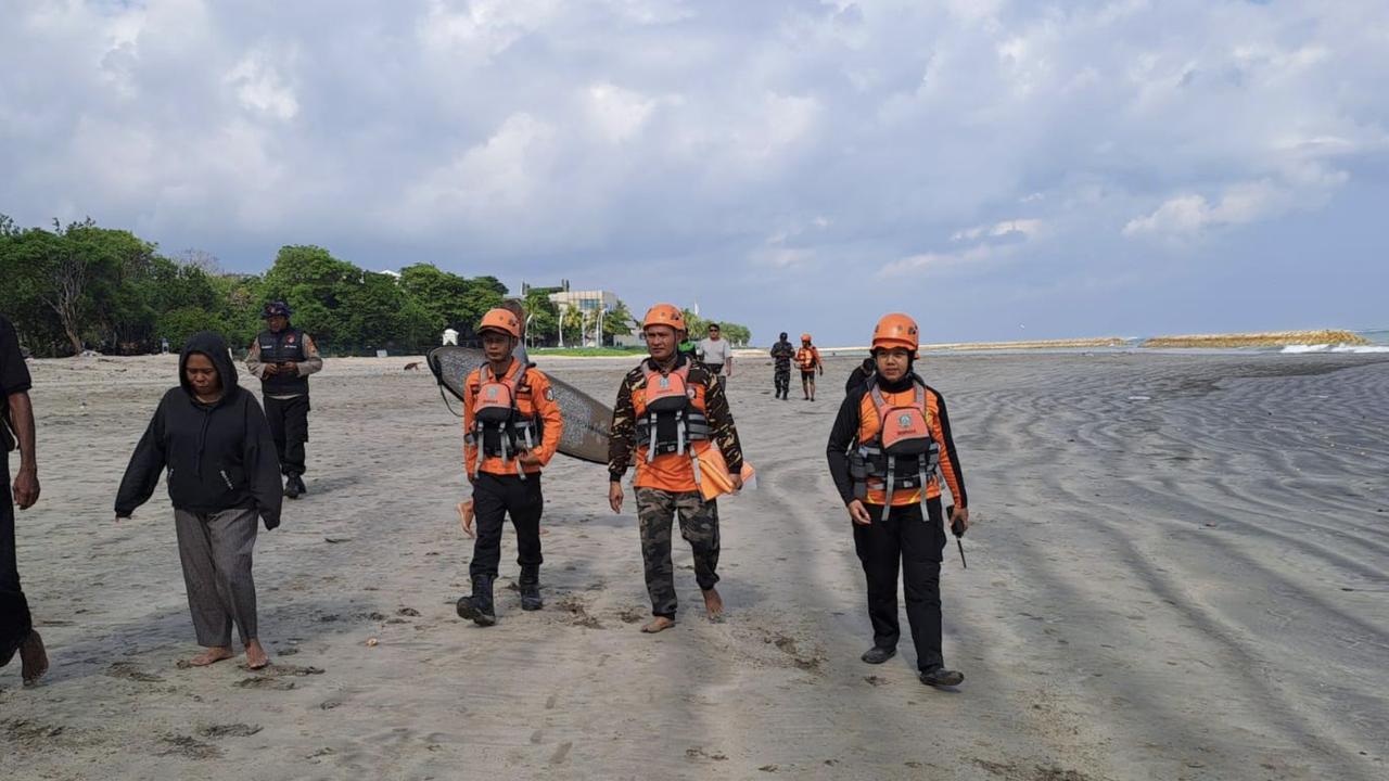 Dua Bocah Hilang Terseret Ombak Saat Bermain Bola di Pantai Kuta