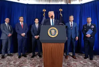 Presiden Amerika Serikat Donald Trump melakukan konferensi pers di klub Mar-a-Lago miliknya pada Sabtu (3/1/2026), di Palm Beach, Florida, terkait serangan ke Venezuela dan penangkapan Presiden Nicolas Maduro. (Dok. AP/Alex Brandon)