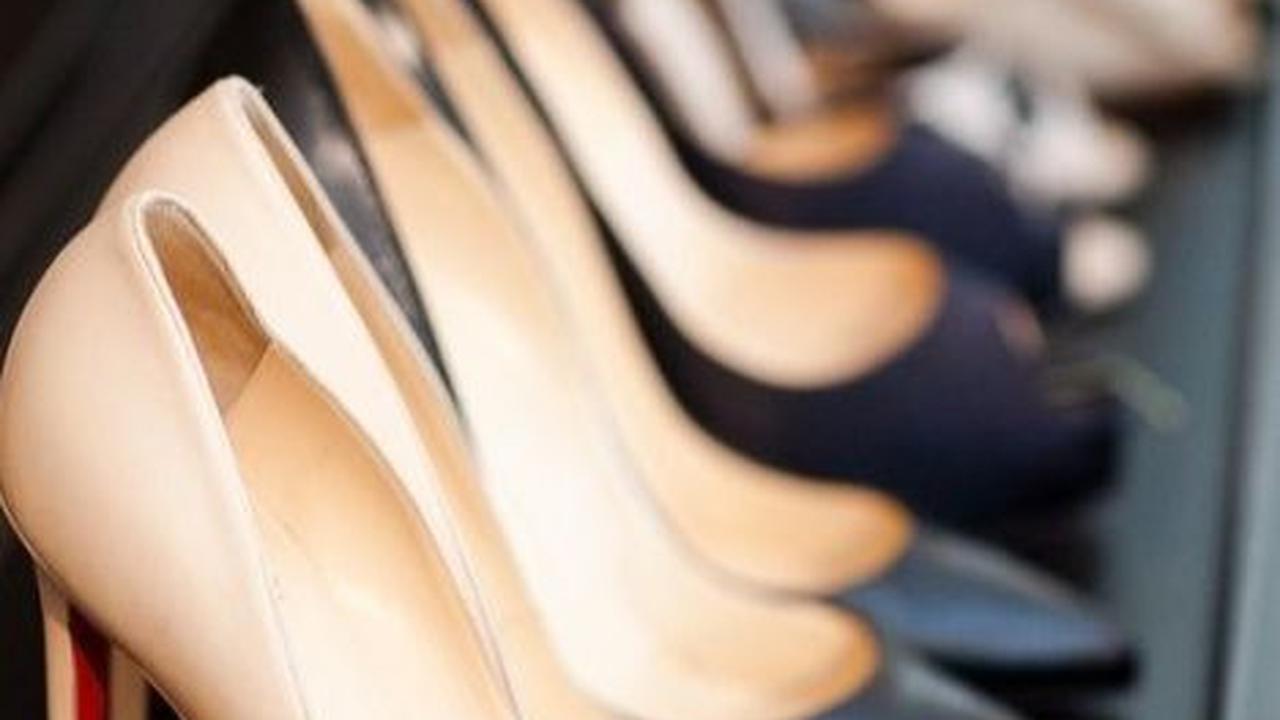 <b>Sepatu Hak Tinggi: Penampilan Feminin dan Anggun</b>