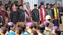 Ketua MPR Zulkifli Hasan bersama sejumlah pejabat negara dan tokoh agama mengikuti upacara Hari Lahir Pancasila di Gedung Pancasila, Jakarta Pusat, Jumat (1/6). (Liputan6.com/Faizal Fanani)