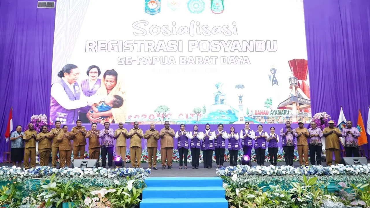 Tim Pembina Pos Pelayanan Terpadu (TP Posyandu) Pusat melakukan sosialisasi kebijakan registrasi dan temu kader Posyandu di Remu Utara, Distrik Sorong, Kota Sorong, Provinsi Papua Barat Daya.