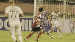 2. Nicky van der Velden (Gelandang) - Pria asal Belanda ini merupakan pemain andalan Bali United, pengalaman serta ketenangannya menjadi penyeimbang di lini tengah Serdadu Tridatu. (Bola.com/M Iqbal Ichsan)
