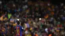 Lionel Messi merayakan golnya saat melawan Eibar pada lanjuta La Liga, Messi pencetak gol terbanyak dengan total 37 gol selama musim 2016-2017. (AP/Manu Fernandez)