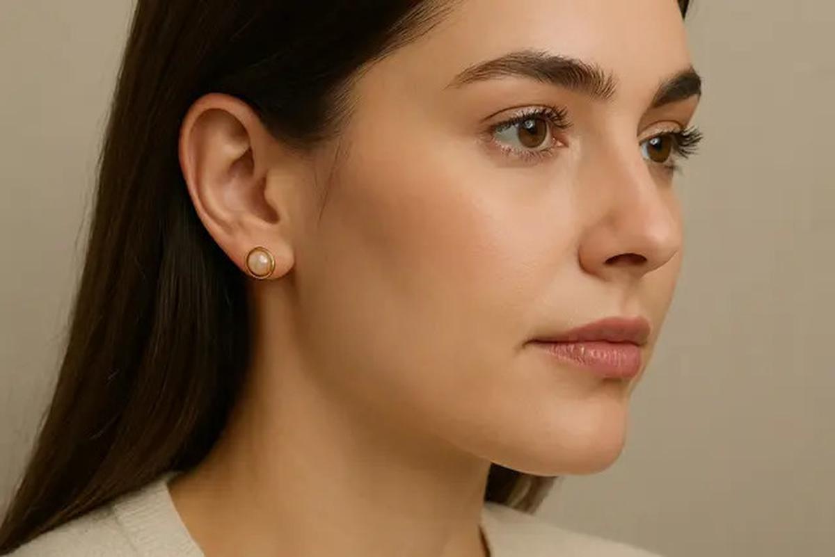 7 Model Anting Emas Tusuk Terbaru 2025, Simpel tapi Elegan untuk Berbagai Gaya