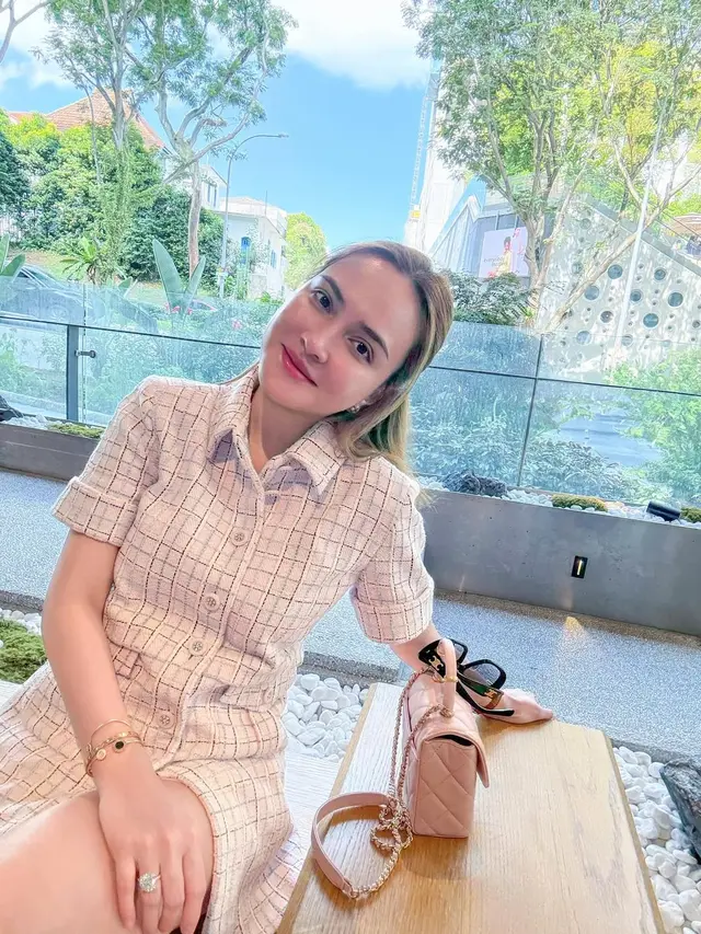 Deretan Tas Branded Shandy Aulia Saat Ajak Putrinya Claire Liburan Sekolah, Tampil Stylish khas Mama Muda dengan Tas Puluhan Juta