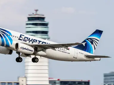 Penerbangan EgyptAir dilaporkan hilang antara Paris dan Kairo, Kamis (19/5). Pesawat Airbus A320 dengan 66 orang di dalamnya itu hilang dari radar pada pukul 02:30 waktu Kairo (00:30 GMT). (Reuters/ Thomas Ranner)