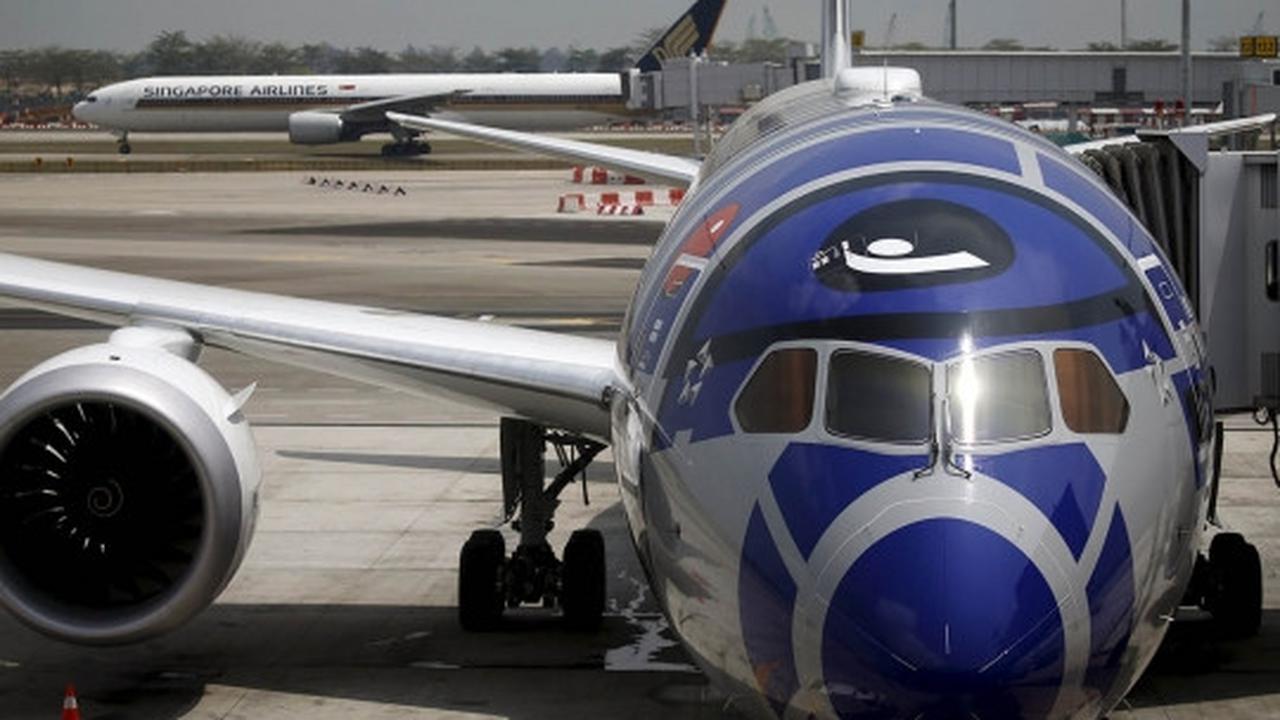Mampir di Changi, pesawat Star Wars hebohkan warga Singapura