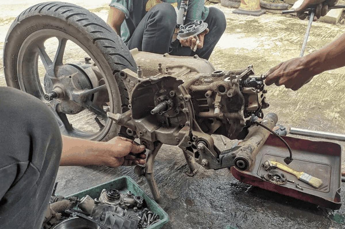 Jangan Tunggu Mesin Jebol! Kenali 4 Tanda Motor Matic Minta Ganti Oli