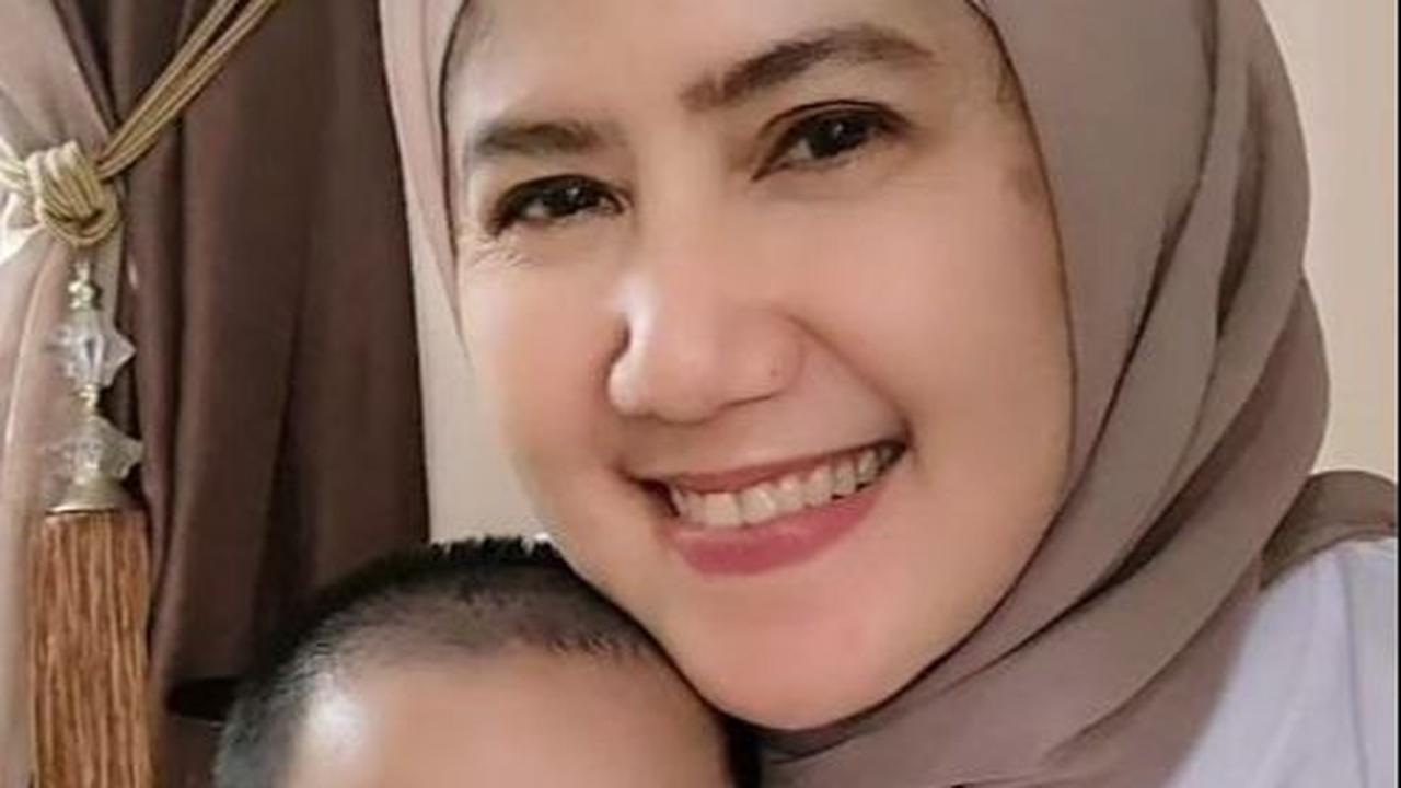 Jadi Nenek, Begini Momen Pedangdut Ine Sinthya Bersama Sang Cucu Bikin Gemas