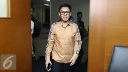  Anggota DPR Eko Hendro Purnomo alias Eko Patrio mendatangi gedung Dewan Pres, Jakarta, Rabu (21/12). Kedatangan Eko untuk menerima hasil penyelidikan dewan pers terkait berita tidak benar tentang dirinya. (Liputan6.com/Herman Zakharia)