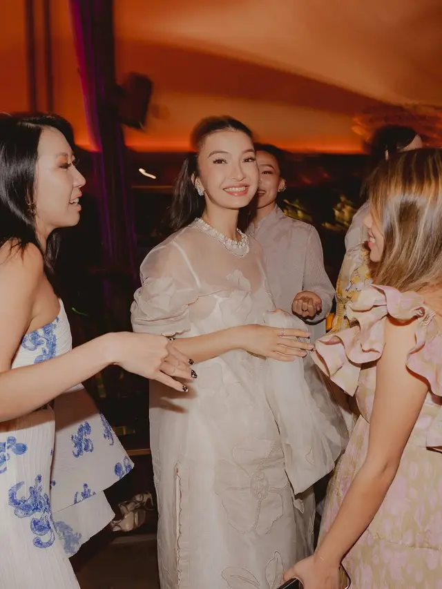 Makin Mature, Intip OOTD Raline Shah Rayakan Ulang Tahun ke-40 di Bulan Ramadan dengan Busana Modest Wear