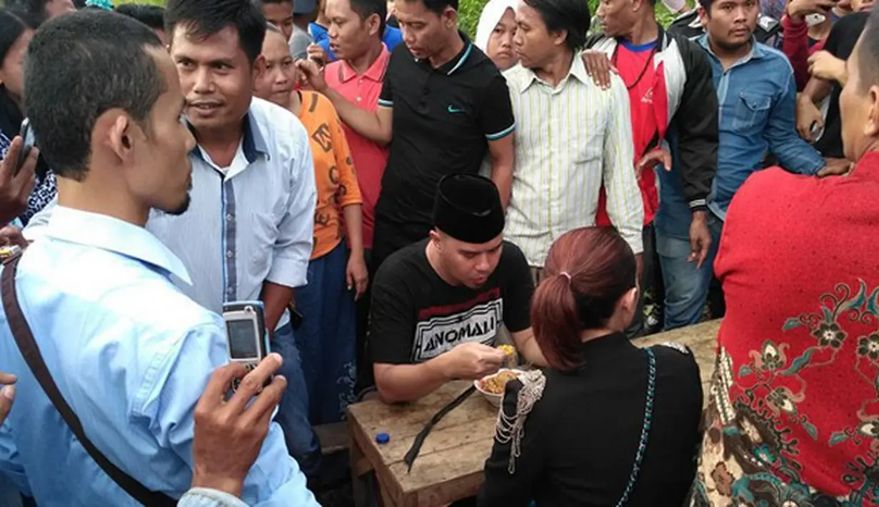 "Warganya yang minta. Ibu-ibu di Bekasi minta biar mbak Mulan selalu diajak. Kalo acara senam biasanya," ungkap Ahmad Dhani saat dihubungi, Minggu (16/10/2016). (Instagram/ahmaddhaniprast)