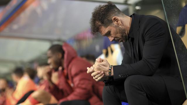 Foto: Kecutnya Wajah Diego Simeone setelah Catatkan Sejarah Suram untuk Atletico Madrid di Liga Champions