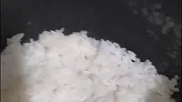 Cara Agar Sisa Nasi Kering di Rice Cooker Dapat Pulen Kembali (Credit: YouTube/Alunaalma)