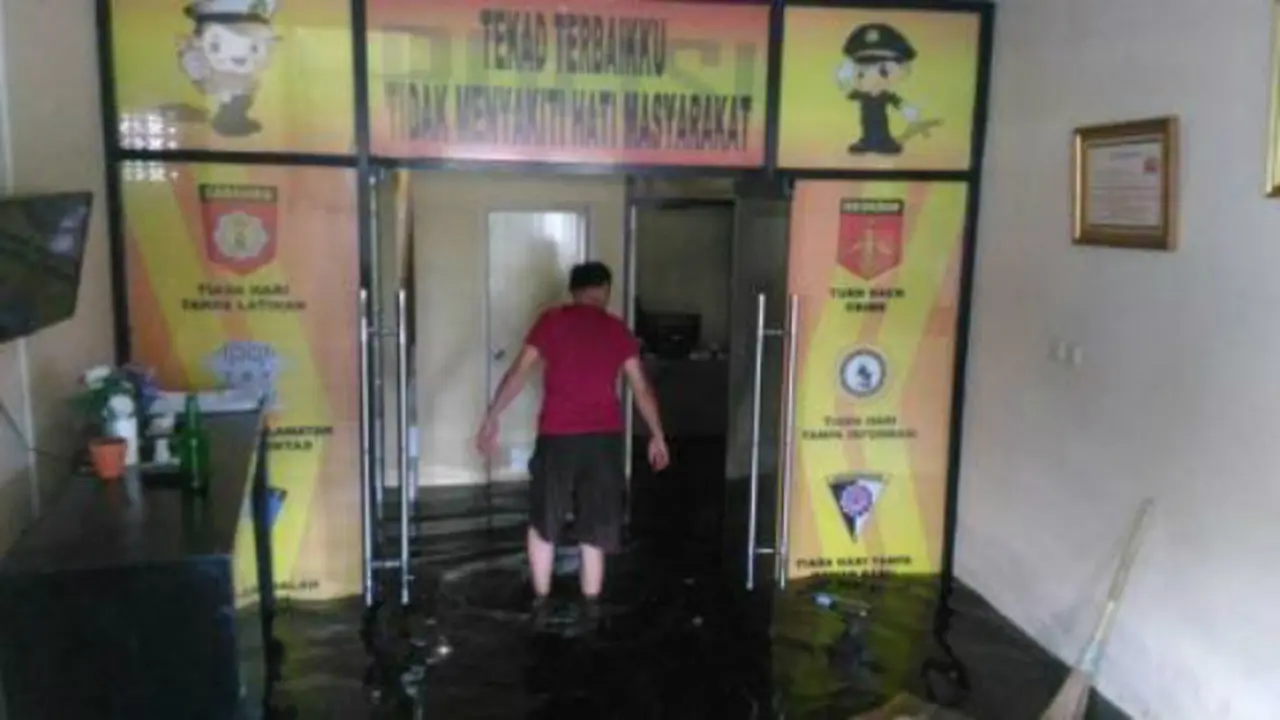 Banjir rob di Muara Baru, Jakarta Utara