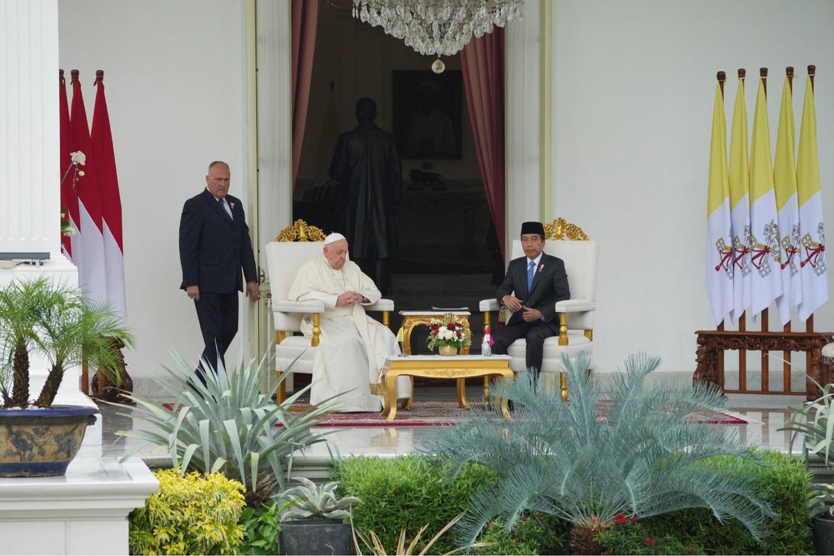 Paus Fransiskus bertemu Jokowi di Istana Merdeka