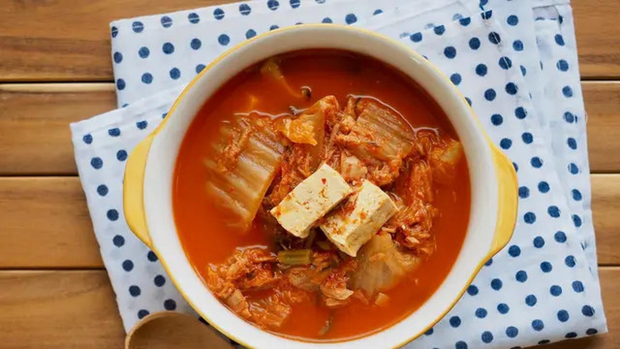 Apa Itu Kimchi yang Sering Muncul di Drama Korea? Ini Manfaat dan Cara Membuatnya