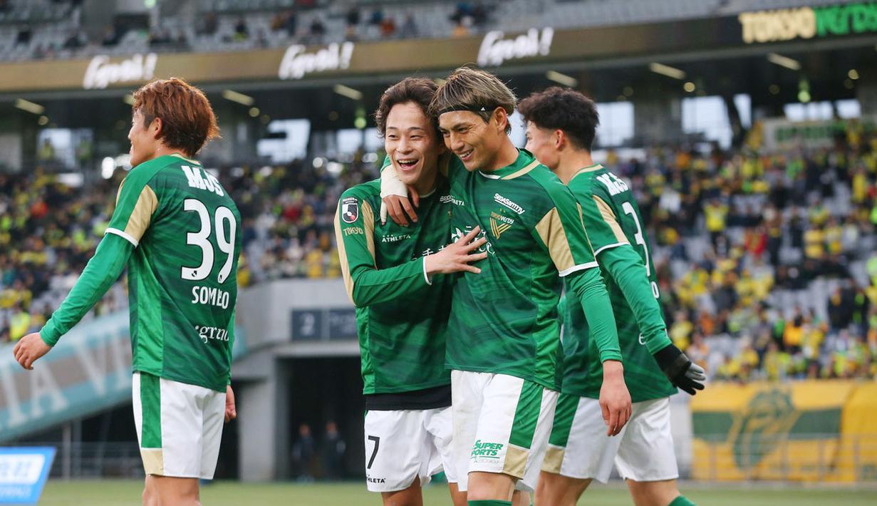 Terakhir, ada Tokyo Verdy yang berhasil menang playoff promosi yang diikuti empat tim J2 League. Di partai puncak, Tokyo Verdy bermain imbang 1-1 lawan Shimizu S-Pulse, dan berhasil promosi usai dianggap menang karena memiliki posisi klasemen lebih bagus dibandingkan S-Pulse di musim reguler. (Dokumentasi J.League)